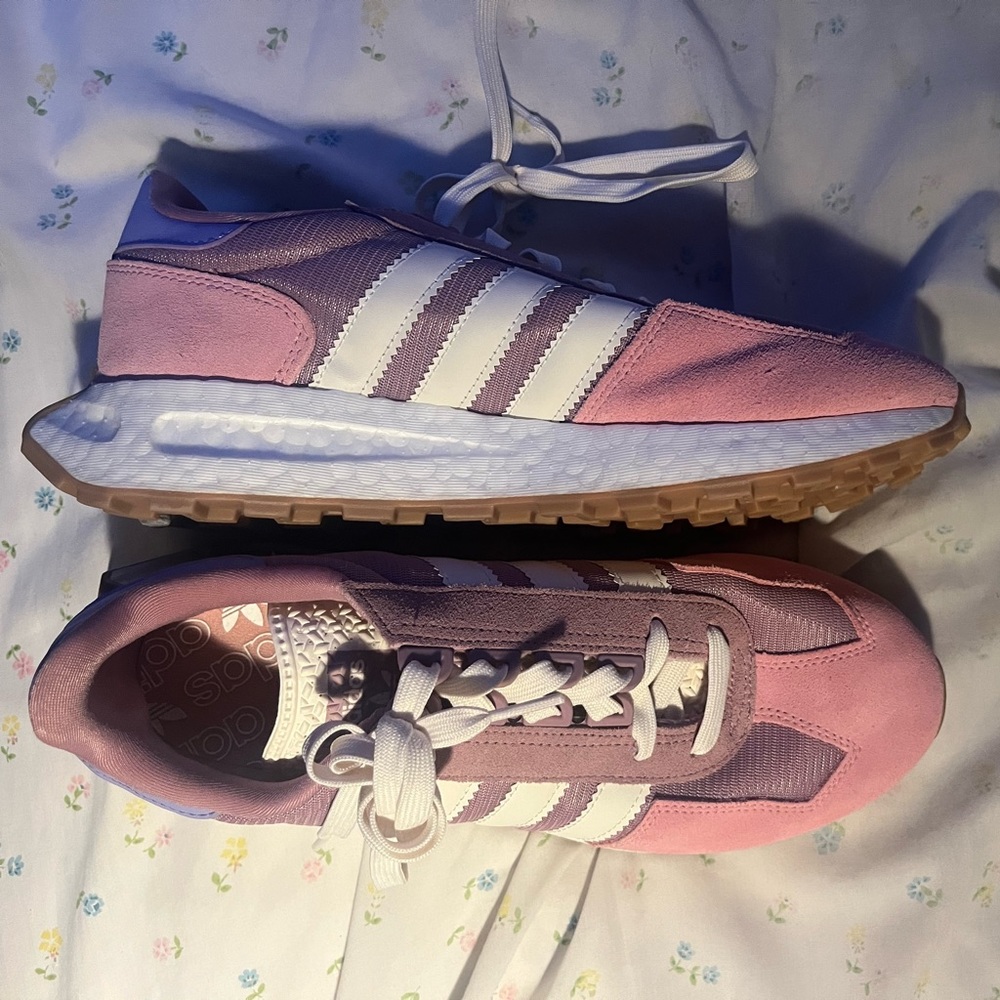 BRAND NEW! Adidas sneakers!